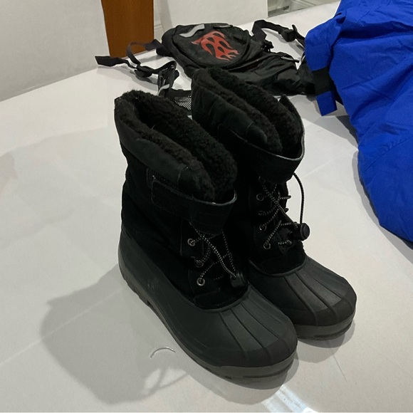 Columbia kids snow boots size 4 - Picture 1 of 3